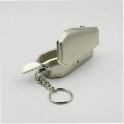 PERLE RARE Porte-clés Cercueil En Métal Cendrier De Poche Portable Cendrier à Cigarettes Extérieur Avec Couvercle à Envoyer à Des Amis (1 Pièce) 8 PERLE RARE Porte-clés Cercueil En Métal Cendrier De Poche Portable Cendrier à Cigarettes Extérieur Avec Couvercle à Envoyer à Des Amis (1 Pièce) -Poubelle Boutique 42418844 2