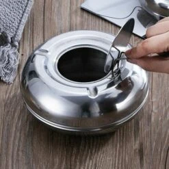 ENLENK Cendrier Rond Moderne En Acier Inoxydable - Avec Couvercle De Protection Contre Le Vent - Portable, Réutilisable, Pour Une Utilisation En Extérieur Ou En Intérieur 11 ENLENK Cendrier Rond Moderne En Acier Inoxydable - Avec Couvercle De Protection Contre Le Vent - Portable, Réutilisable, Pour Une Utilisation En Extérieur Ou En Intérieur -Poubelle Boutique 58843572 5