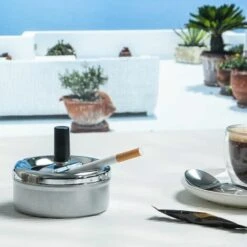 PERLE RARE 2X Cendrier Fermé Avec Fonction Pivotant - Cendrier Pivotant En Métal Pour Intérieur Et Extérieur - Ø 9,5 Cm (02 Pièces - Fonction Pivotant) 8 PERLE RARE 2X Cendrier Fermé Avec Fonction Pivotant - Cendrier Pivotant En Métal Pour Intérieur Et Extérieur - Ø 9,5 Cm (02 Pièces - Fonction Pivotant) -Poubelle Boutique 65797544 2